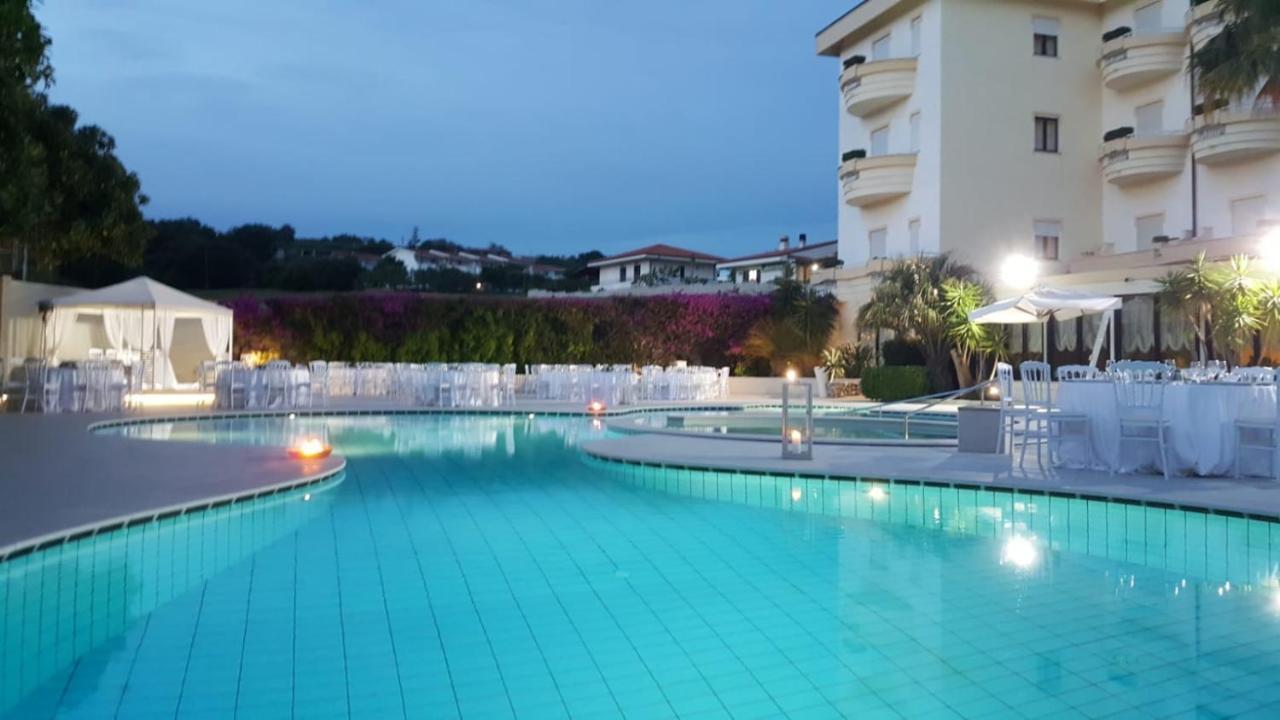 Sunshine Club Hotel Centro Benessere Ricadi Esterno foto