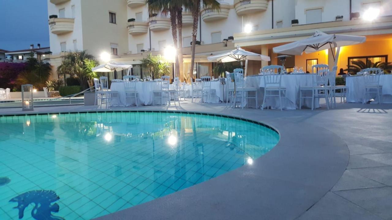 Sunshine Club Hotel Centro Benessere Ricadi Esterno foto